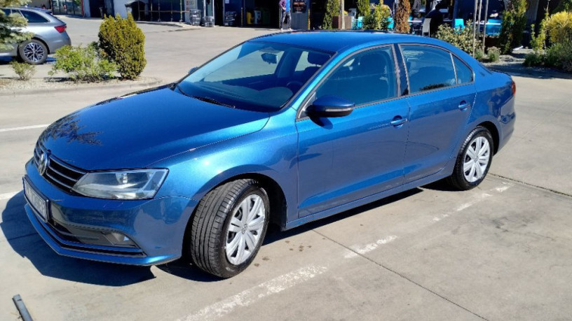 volkswagen-jetta-12-tsi-77kw105hp-m6-top-stav-a-doplnky-big-0