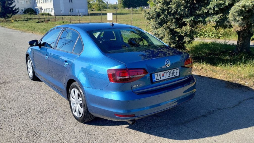 volkswagen-jetta-12-tsi-77kw105hp-m6-top-stav-a-doplnky-big-2