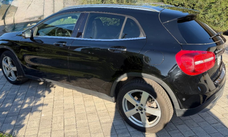mercedes-benz-gla-220-d-4matic-at-125kw170hp-a7-big-1