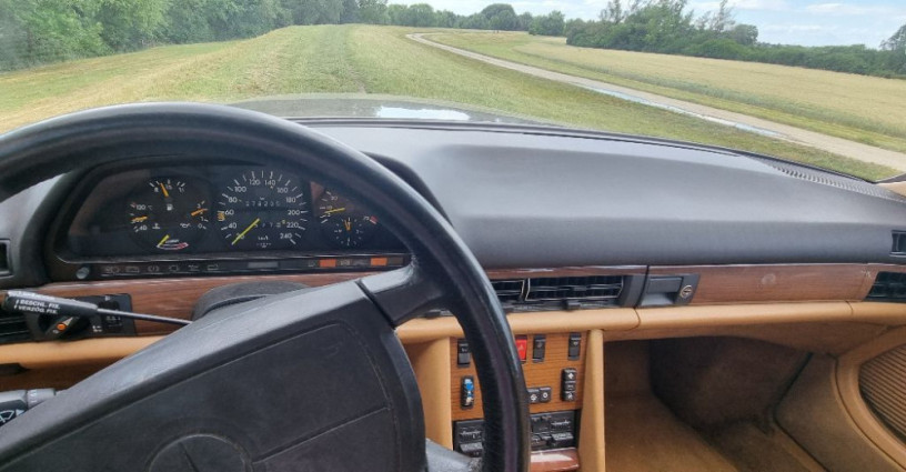 mercedes-benz-500-e-mercedes-benz-s-trieda-500-se-v8-w126-1989-povodny-stav-velur-big-3