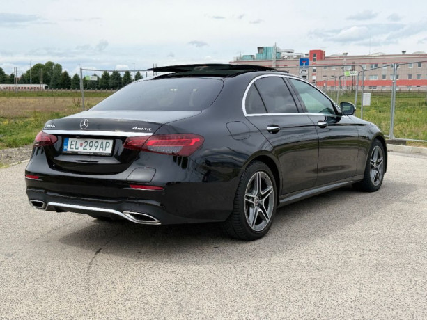 mercedes-benz-e-trieda-mercedes-benz-e-300-4matic-2020-76-910-km-diesel-automat-amg-line-plna-vybava-big-0
