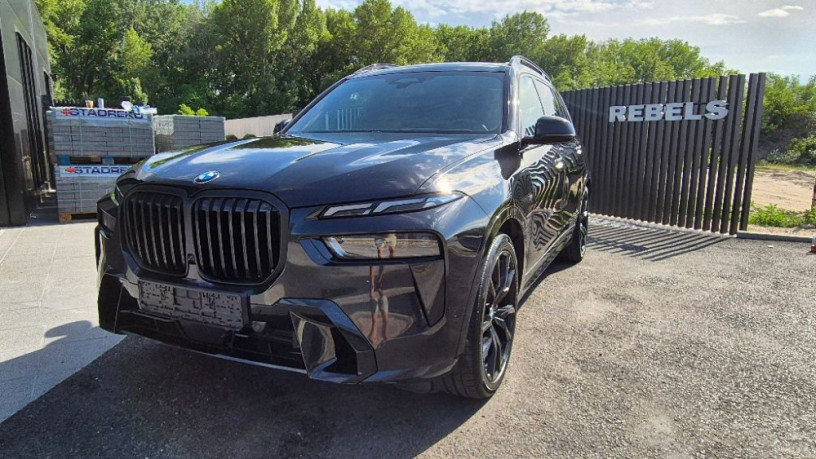 bmw-x7-xdrive-40d-m-packet-big-0