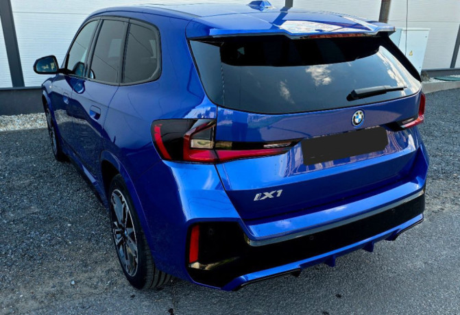 bmw-ix1-30-m-sport-big-3