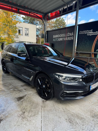 bmw-rad-5-touring-530d-xdrive-at-195kw265hp-a8-big-2