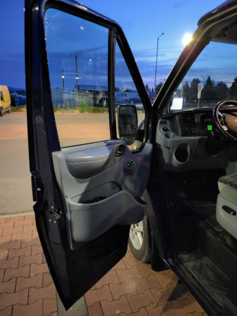 ford-transit-tourneo-2012-9-miestny-big-3