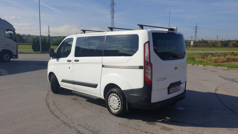 ford-tourneo-custom-8-miest-resp-obytna-verzia-pre-dvoch-big-3