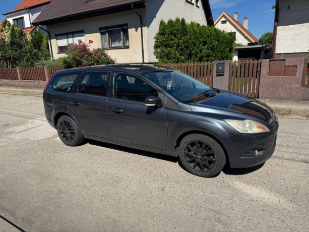 ford-focus-kombi-ford-focus-16-big-1