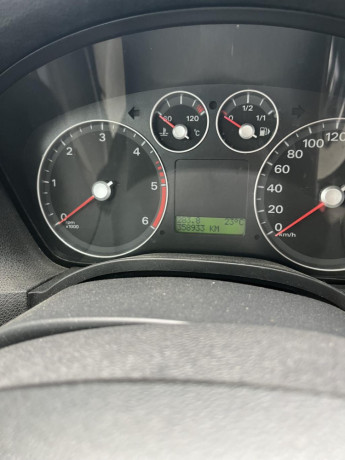 ford-focus-combi-18-tdci-ghia-big-2