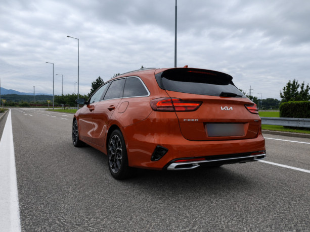 kia-ceed-sw-ceed-sw-15-t-gdi-gt-line-118kw160hp-m6-big-2