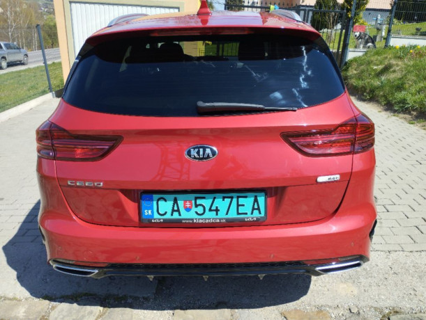 kia-ceed-sw-plug-in-hybrid-big-1