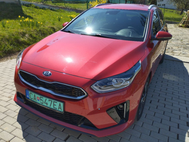kia-ceed-sw-plug-in-hybrid-big-3