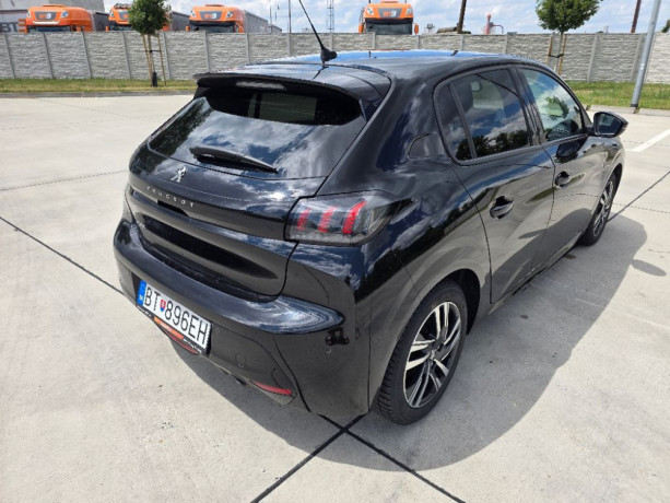 peugeot-208-12-puretech-100-allure-74kw100hp-m6-big-2