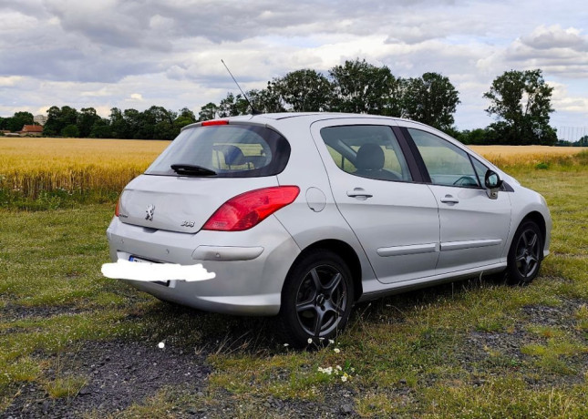 peugeot-308-16-hdi-automat-len-174-000-km-letne-gumy-na-diskoch-a-dialnicna-znamka-v-cene-big-1