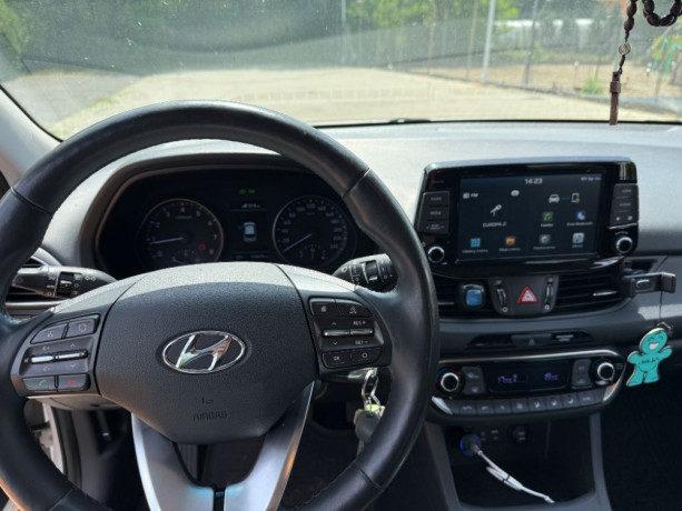 hyundai-i30-14i-comfort-extra-73kw100hp-m6-big-3