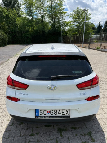 hyundai-i30-14i-comfort-extra-73kw100hp-m6-big-1