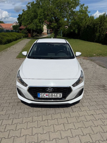 hyundai-i30-14i-comfort-extra-73kw100hp-m6-big-0