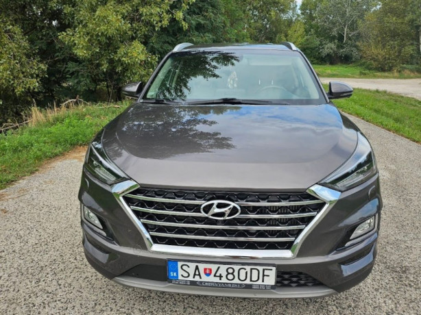 hyundai-tucson-20-crdi-premium-136-kw-185-k-4x4-automat-big-3