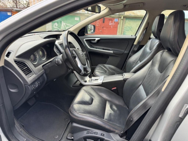 volvo-xc60-malo-jazdene-jediny-majitel-d3-awd-summum-geartronic-120kw163hp-a6-big-2