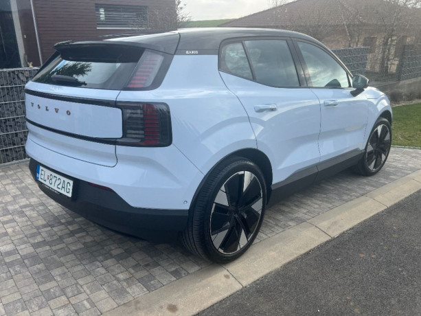 volvo-ex30-twin-motor-awd-ultra-428hp-top-vybava-big-2