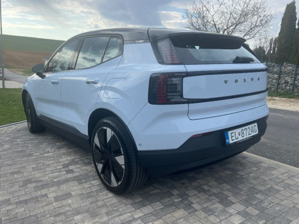 volvo-ex30-twin-motor-awd-ultra-428hp-top-vybava-big-1