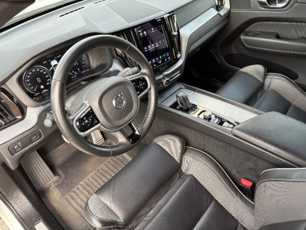 volvo-xc60-b4-r-design-awd-at-145kw197hp-a8-big-2