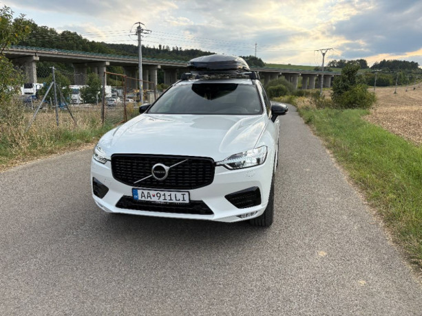 volvo-xc60-b4-r-design-awd-at-145kw197hp-a8-big-3
