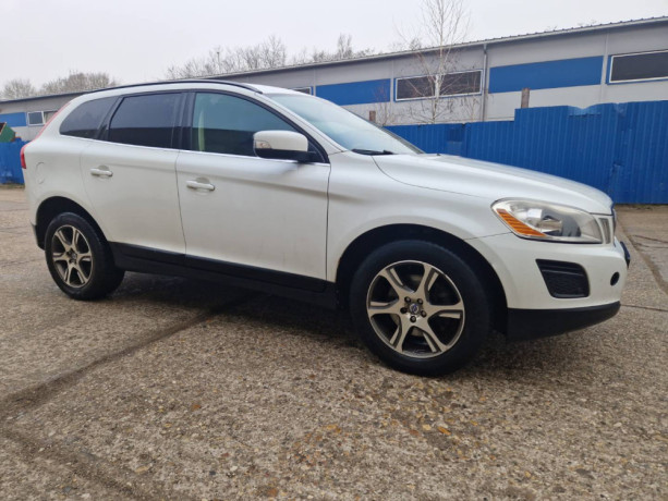 volvo-xc60-24d-awd-120-kw-manual-6-big-1