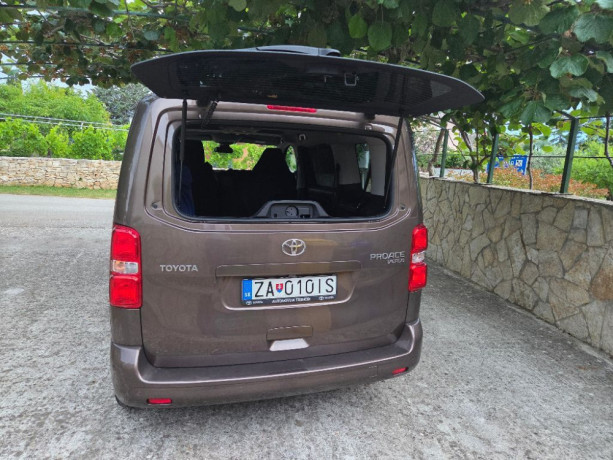 toyota-proace-verso-family-big-3