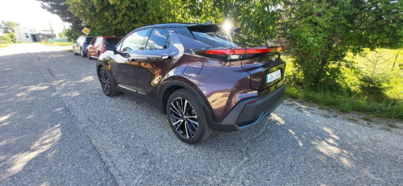 toyota-c-hr-18-hybrid-executive-fwd-e-cvt-72kw98hp-a1-big-2