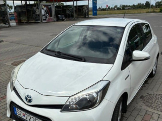 toyota-yaris-hybrid