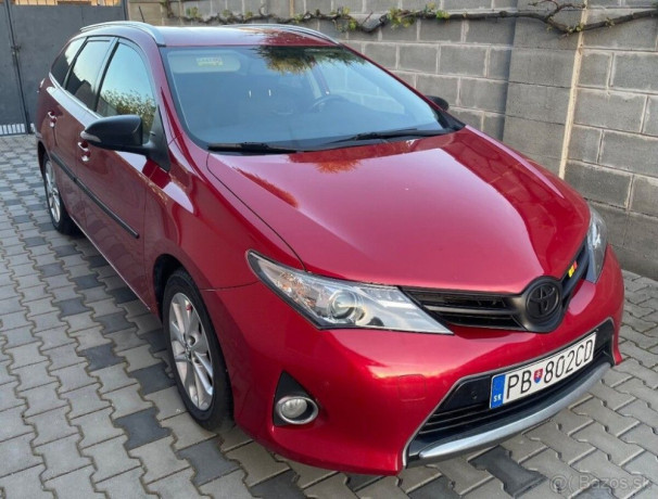 toyota-auris-16-touring-sport-big-1