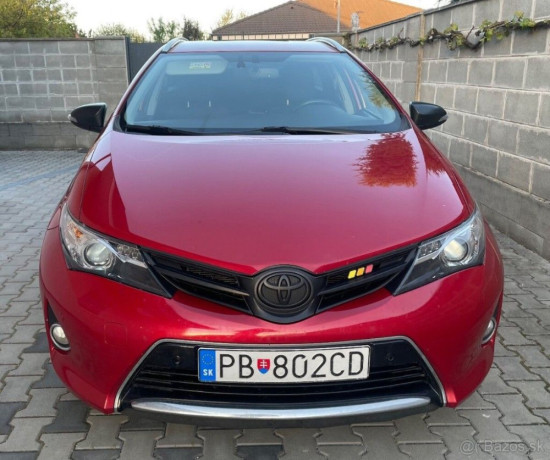 toyota-auris-16-touring-sport-big-2