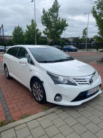 toyota-avensis-combi-toyota-avnsis-combi-big-1