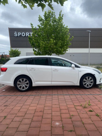 toyota-avensis-combi-toyota-avnsis-combi-big-0