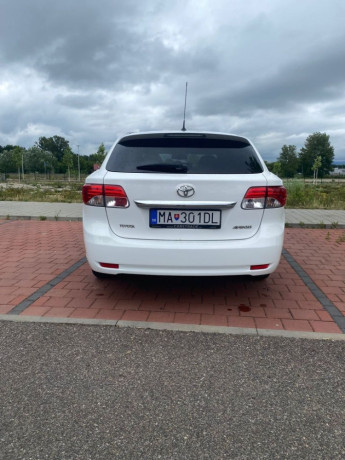 toyota-avensis-combi-toyota-avnsis-combi-big-2