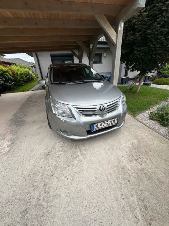toyota-avensis-combi-20-d-4d-wg-s-big-0