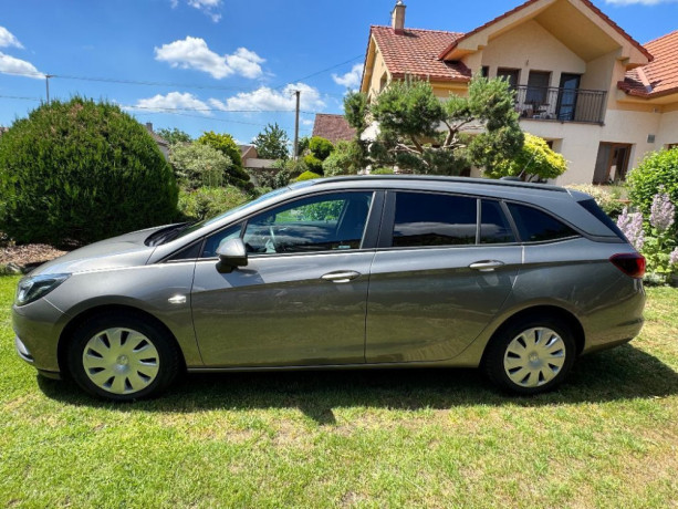 opel-astra-sport-tourer-16-cdti-70-kw-big-2