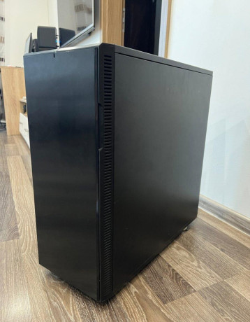 pc-skrinka-fractal-design-define-xl-r2-msi-b450-noctua-big-4