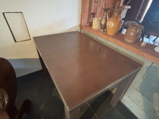 predam-rozkladaci-jedalensky-stol-a-4-calunene-stolicky