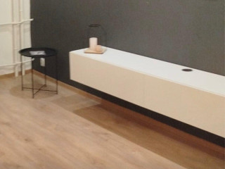 plavajuca-polica-pod-tv