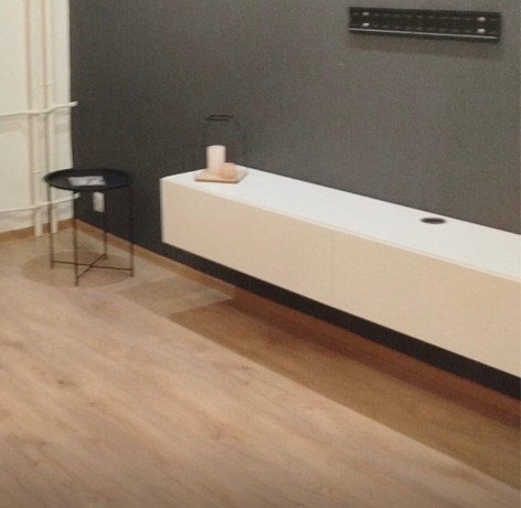 plavajuca-polica-pod-tv-big-0