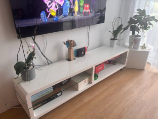 tv-skrinka