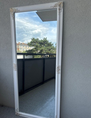 white-mirror-with-gold-details-big-0