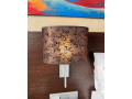nastenna-lampa-s-tienidlom-small-0