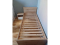 postel-s-nocnym-stolikom-small-1