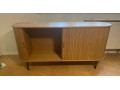 ovalna-skrinka-pod-tv-small-1