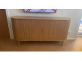 skrinka-pod-tv-s-posuvnymi-dverami-small-0