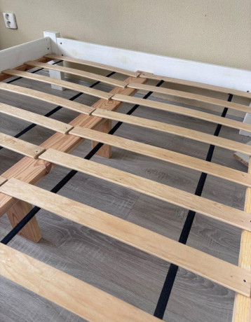 biela-postel-s-lamelovym-rostom-120x200-big-1
