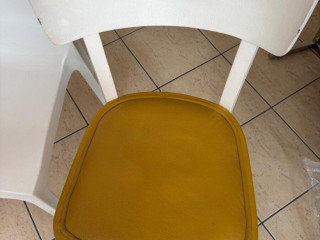bielo-zlta-stolicka