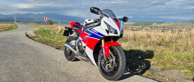 honda-cbr-1000-rr-big-1